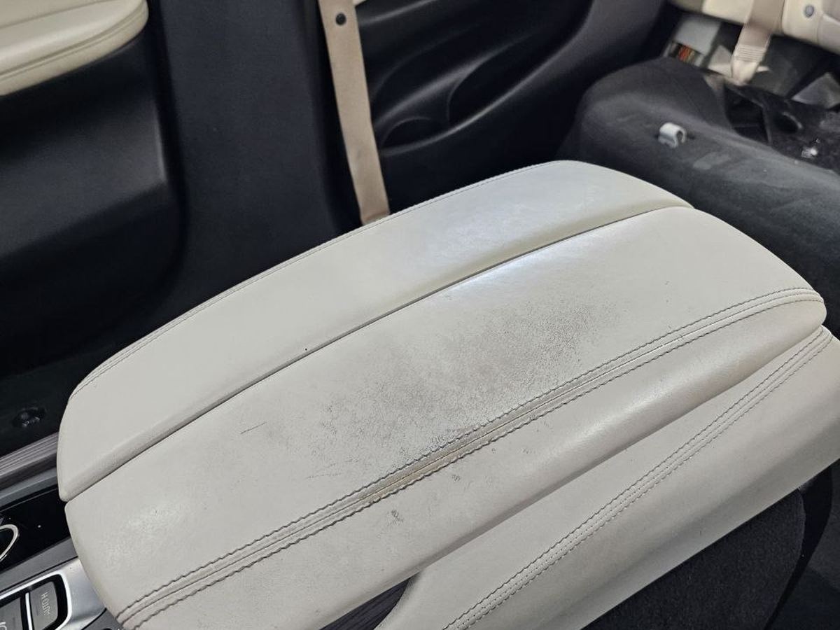 Light armrest — wear — Before