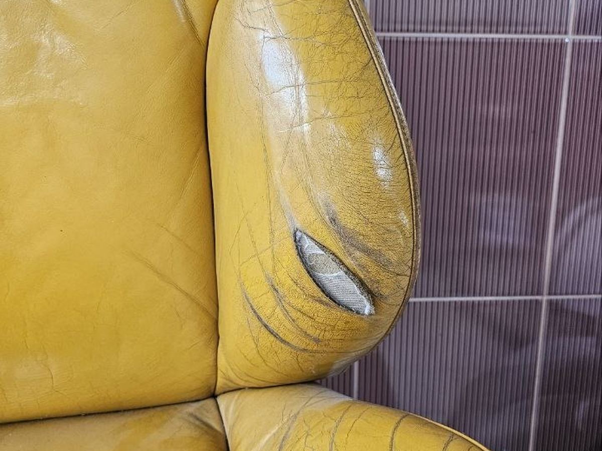 Yellow leather — repair and dyeing — Before