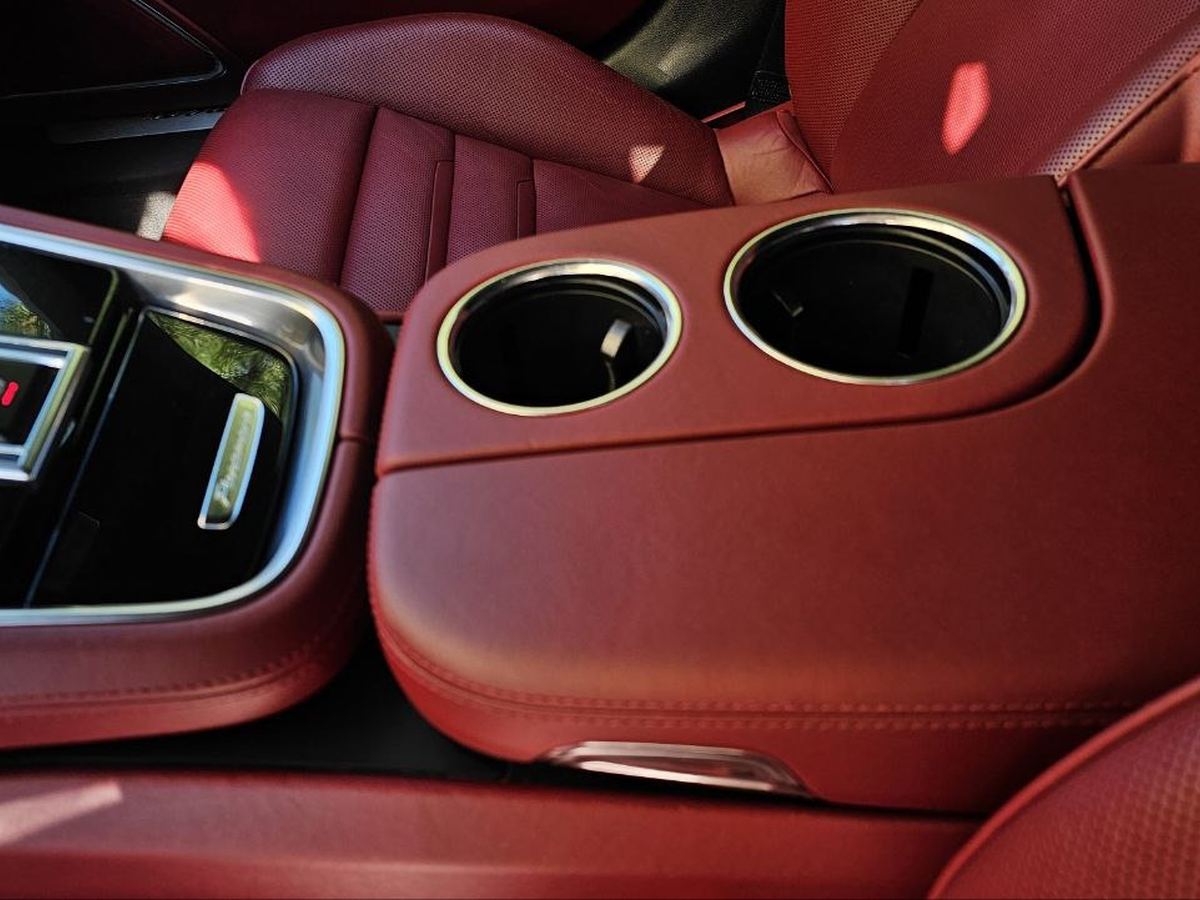 Porsche — cotieră și consolă — După