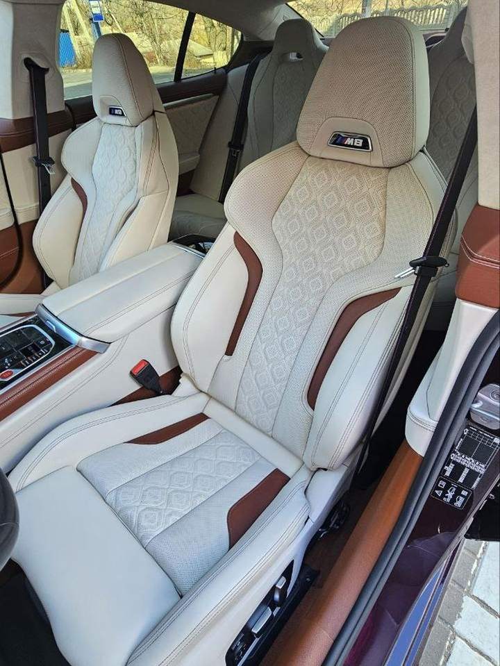 BMW M — interior alb perforat