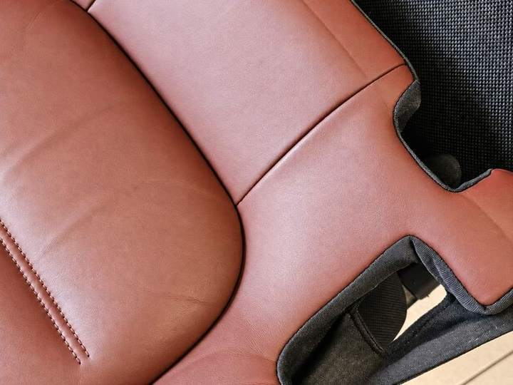 Repararea rupturii tapițeriei din piele