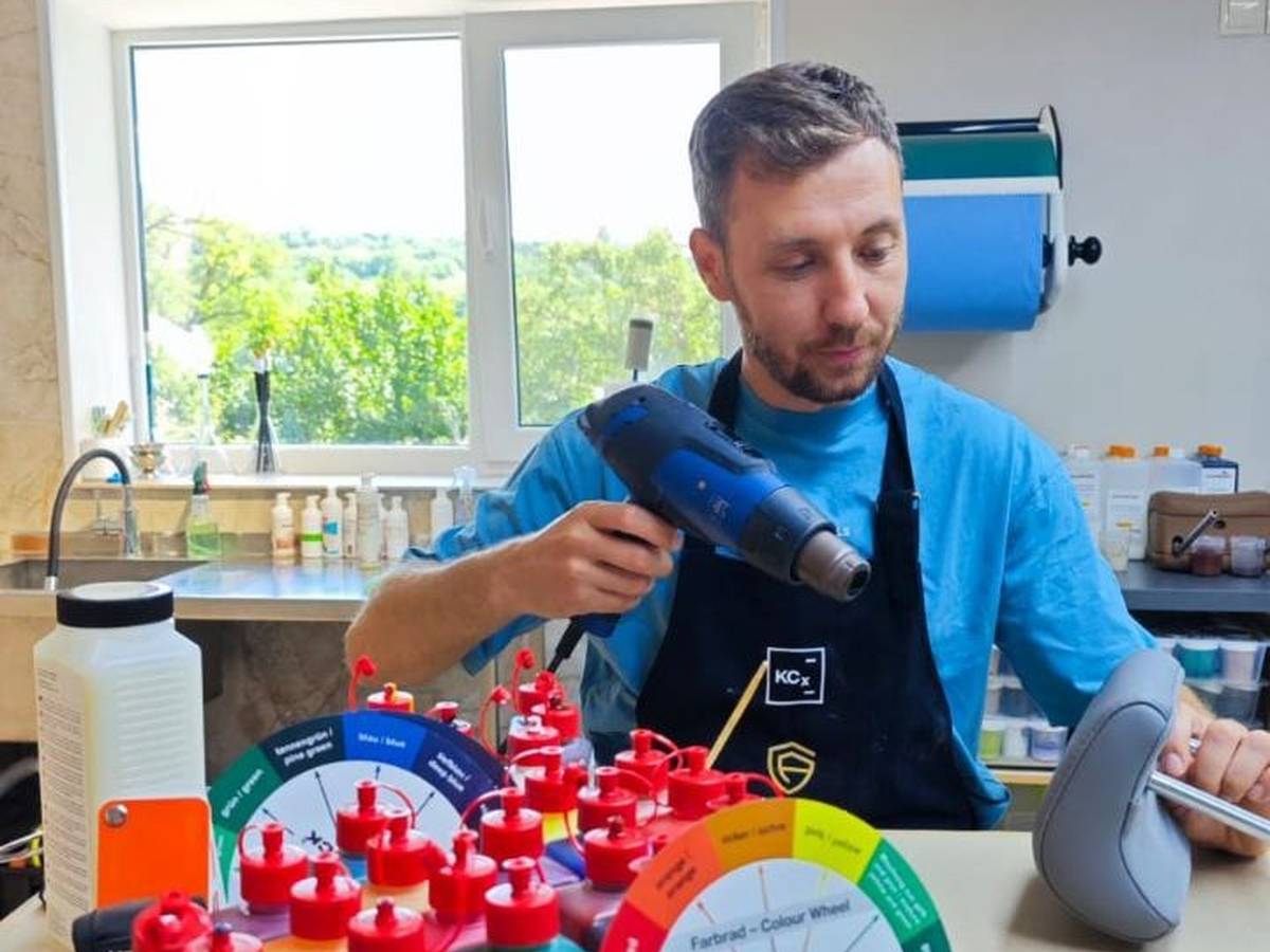 Lecție de recondiționare a pielii în atelierul Arti Golden