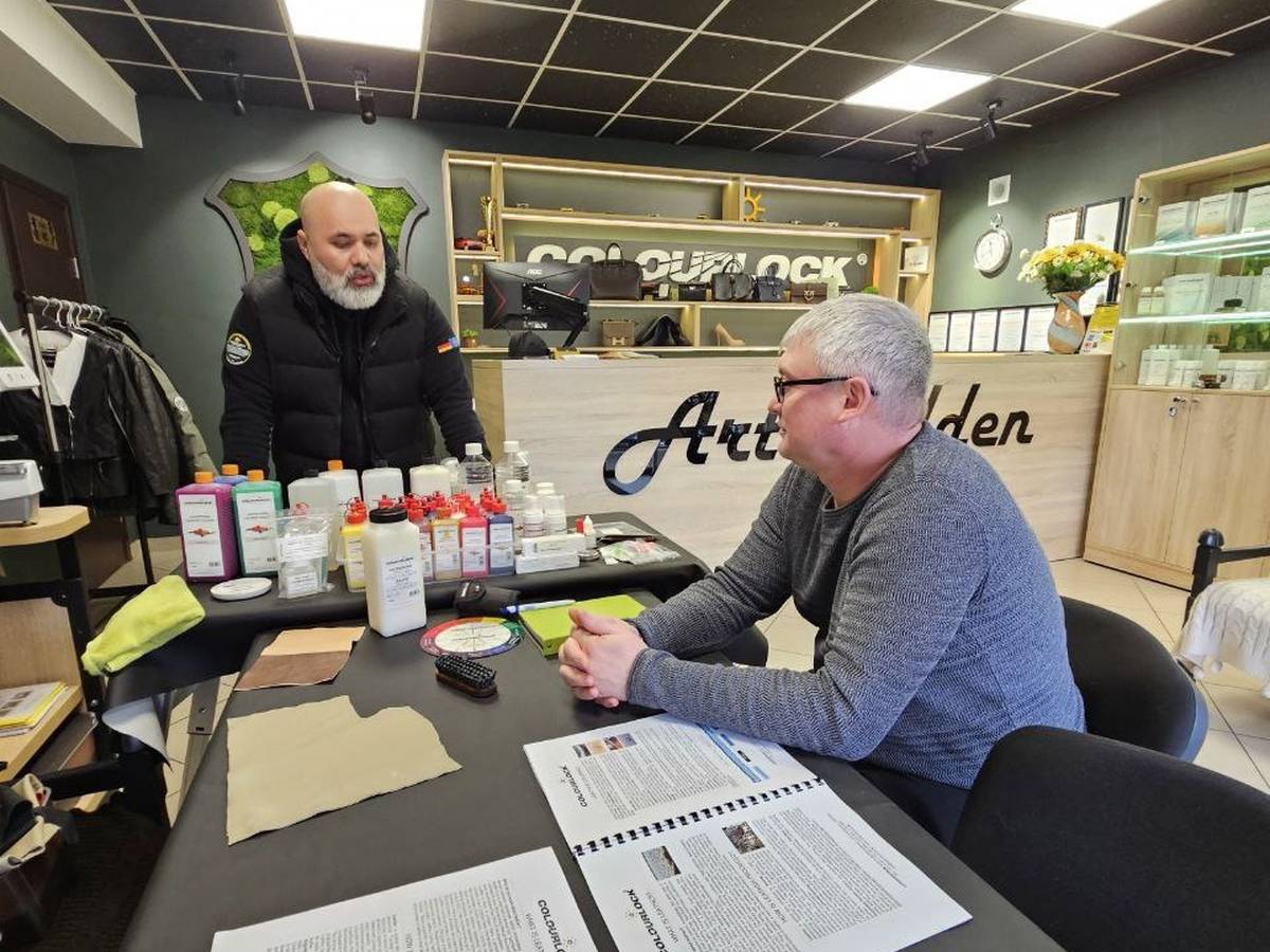 Lecție de recondiționare a pielii în atelierul Arti Golden