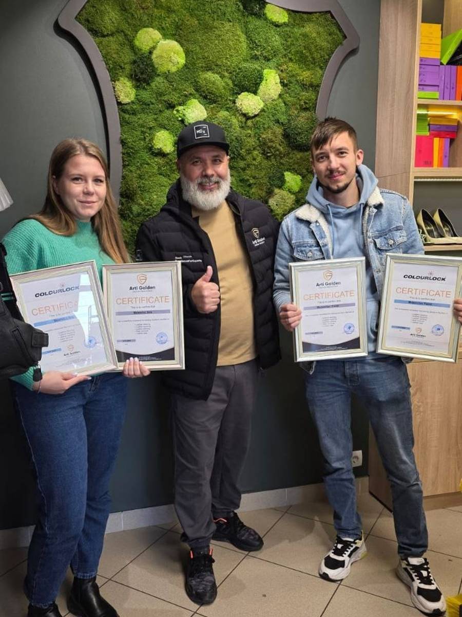 Absolvent al cursului cu certificat Arti Golden