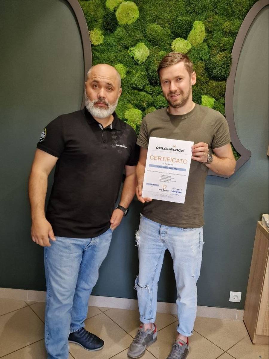 Absolvent al cursului cu certificat Arti Golden