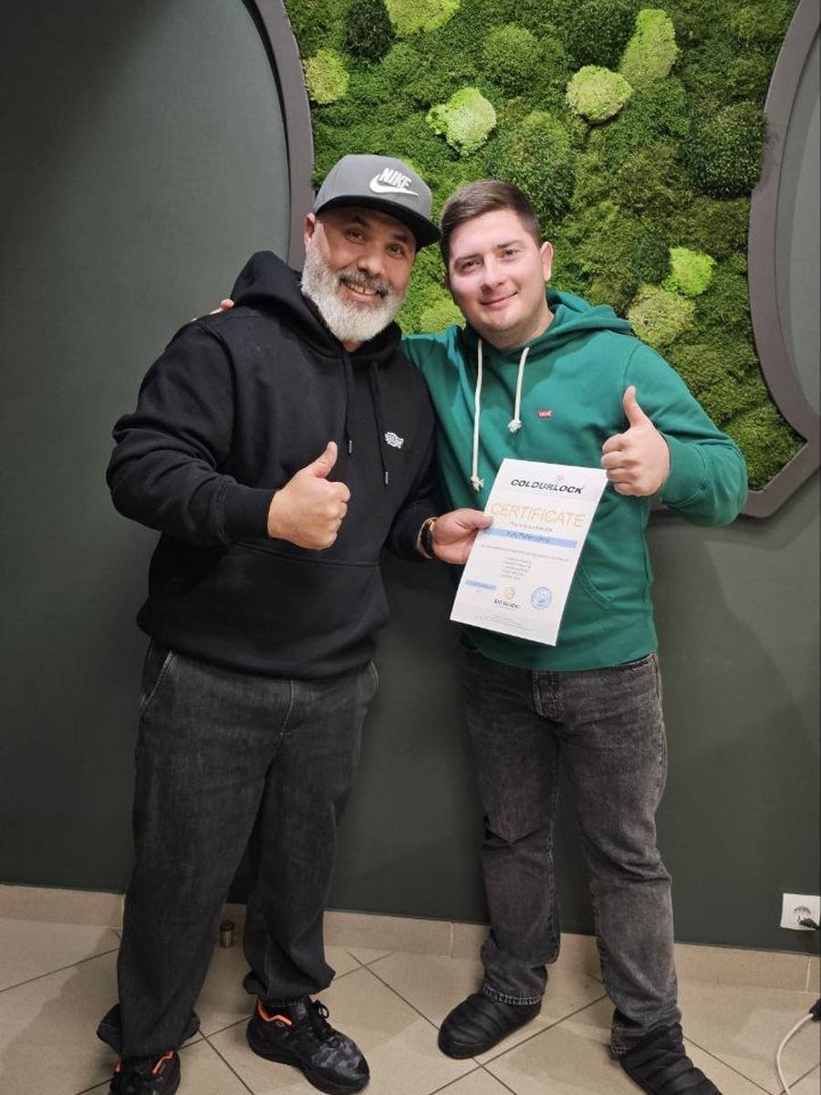 Absolvent al cursului cu certificat Arti Golden