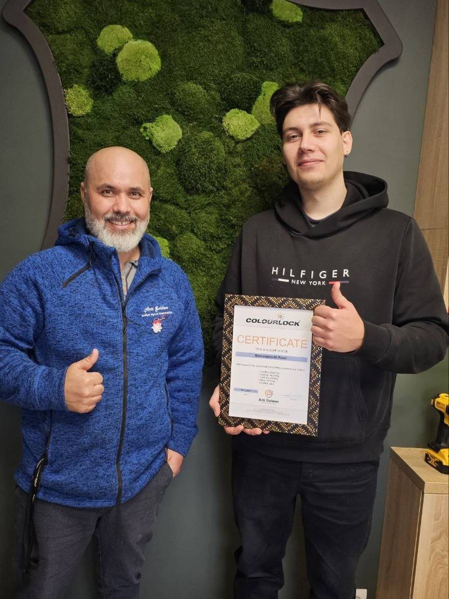 Absolvent al cursului cu certificat Arti Golden